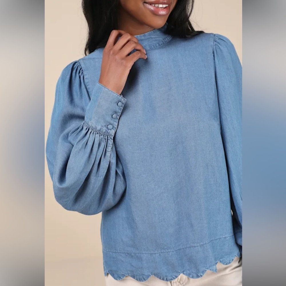 NWT Lulu's Blue Chambray Long Sleeve Mock Neck Top - Small